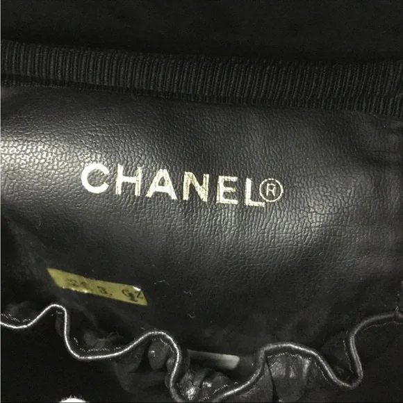 AUTH Black Chanel CC Leather Grained Calfskin Vanity Bag - Picture 12 of 14